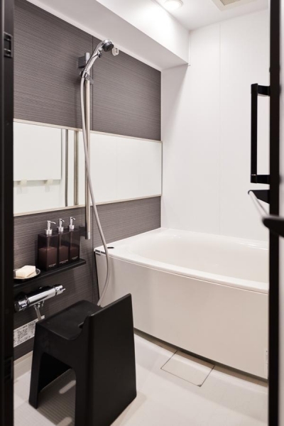 浴室 (永く住むことを考えてインフラ部分を重視。デザインよりも効率性にこだわった住まい。)