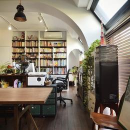 住うと仕事を楽しむ、レトロな雰囲気-書斎