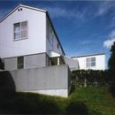 バリアフリーデッキのある家の写真 外観は当時出たてのガルバリウム鋼板を採用しています。