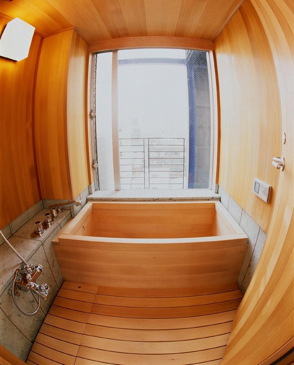 その他事例：魚眼レンズで撮影した9階の展望風呂です。（スタジオ鳥村ビル）