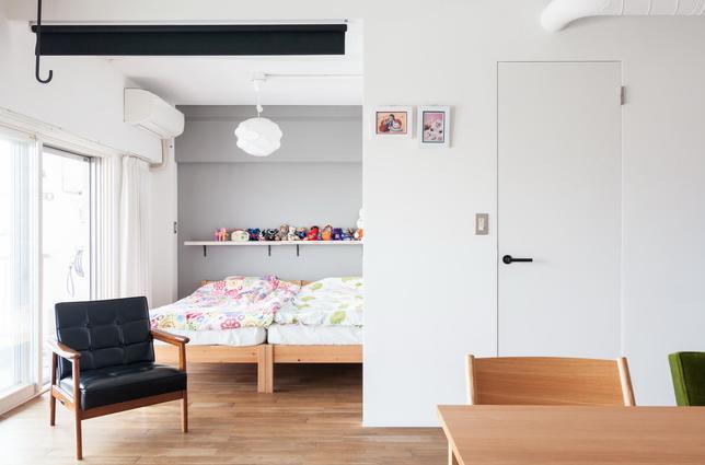 ベッドルーム事例：ベッドルーム（H邸-渋谷方面が見下ろせる、抜けのある眺望を生かす）