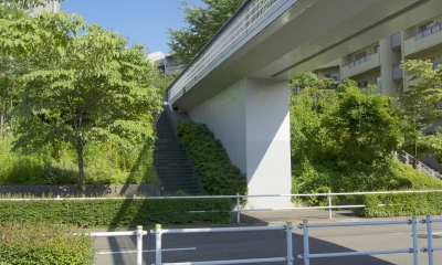 鶴牧西公園歩道橋 (橋台２)