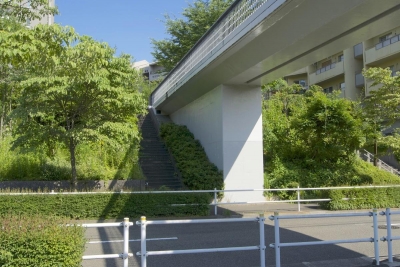 橋台２ (鶴牧西公園歩道橋)