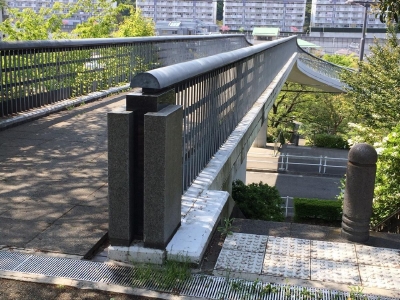 鶴牧西公園歩道橋 (親柱1)