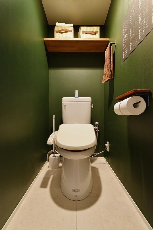 バス/トイレ事例：トイレ（MUJIの家具で最初から計画する　子どもを見守る間取りと自然素材の家）