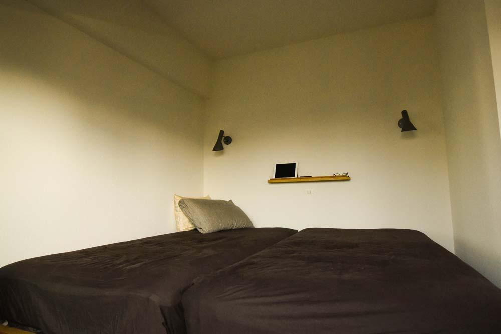 ベッドルーム事例：シンプルな寝室（最小限のスペースで最大限のやりたいことを実現！２人の１ＬＤＫ）