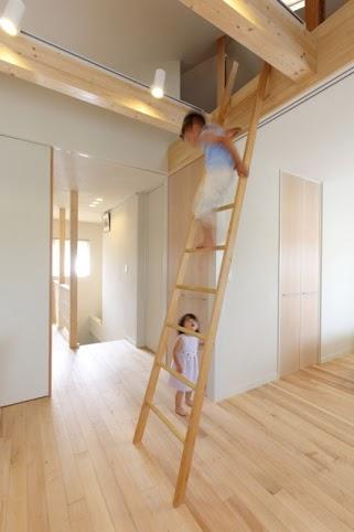 子供部屋事例：ロフトへの階段（小さな吹抜けで つながる安心）