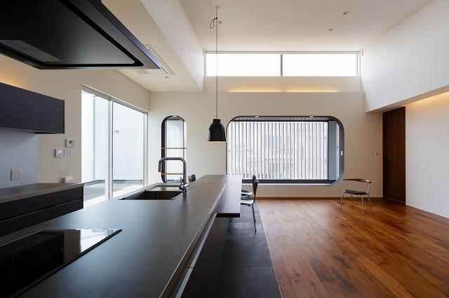 Mitsutoshi Okamoto「VERTICAL HOUSE （縦格子の家）」