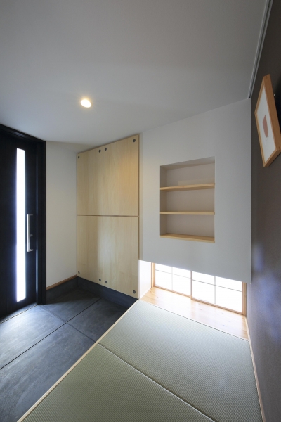 玄関 (平塚町の家～20坪の豊かな暮らし～)