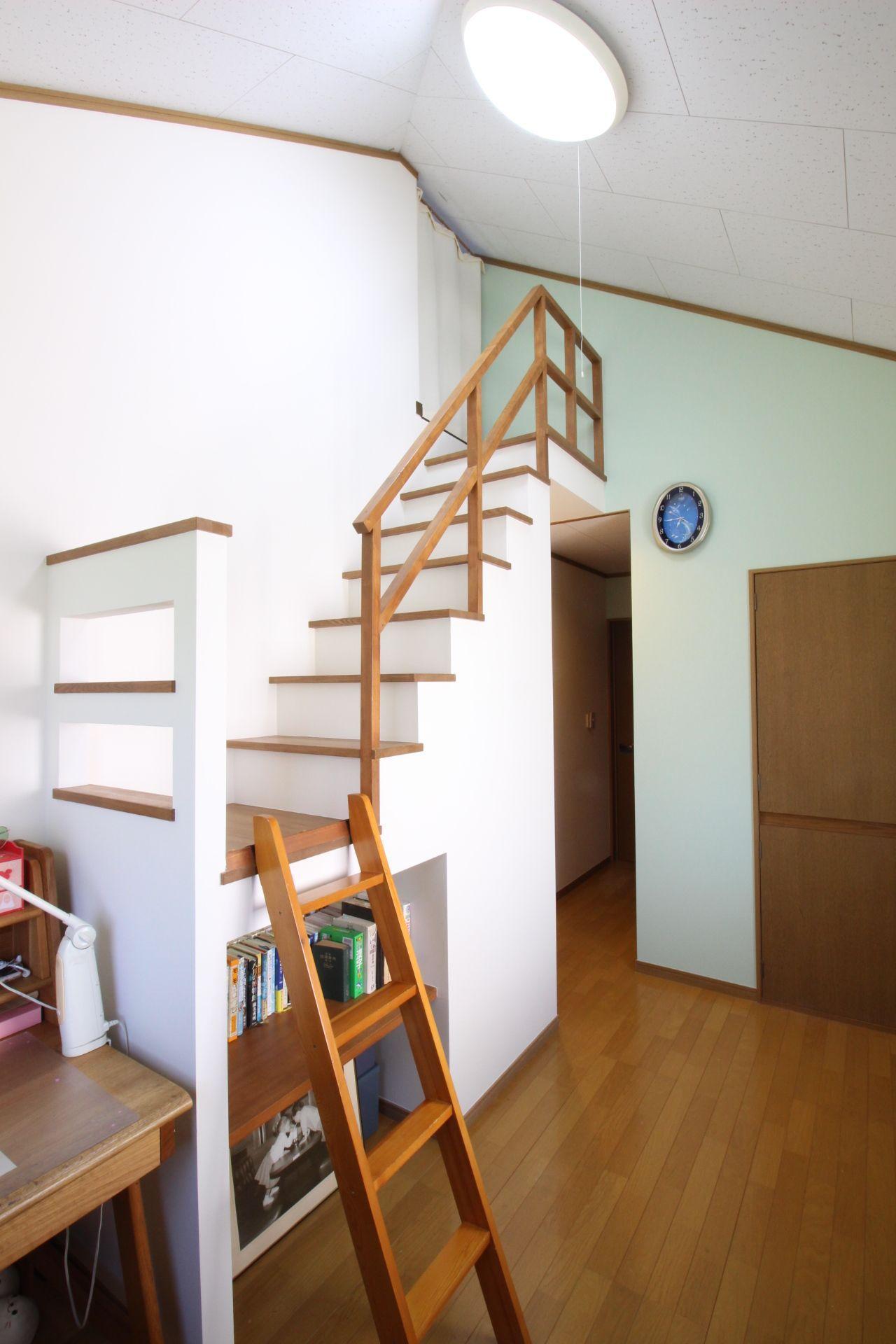 子供部屋事例：子供部屋　ロフト固定階段造作（二世帯を楽しむ家）