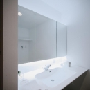 アーバンライフを楽しむマンションリノベーションの写真 シンプルな洗面室