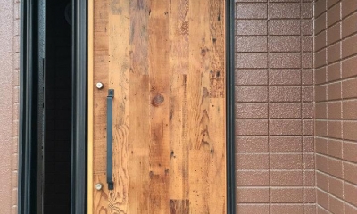 Y様邸 本厚木 / 戸建リノベーション (木を感じる玄関ドア)