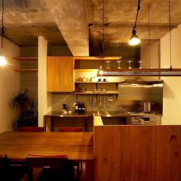 キッチン (素材を活かしたインダストリアルデザインマンション「North Pine」)
