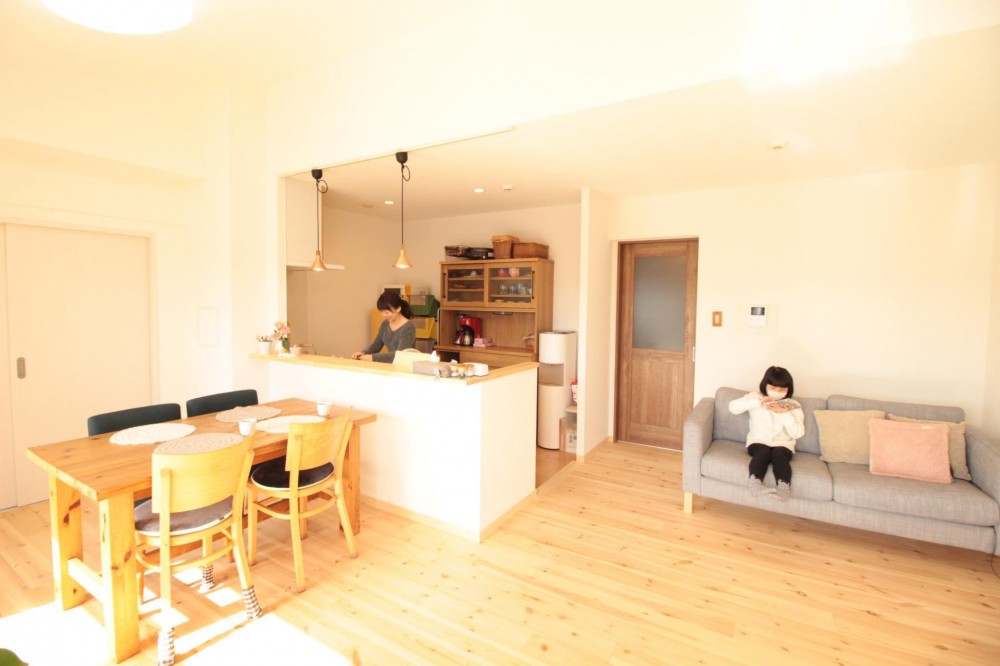 湘南リフォーム「冬でもあったか！パイン無垢フローリングのカフェみたいな家」