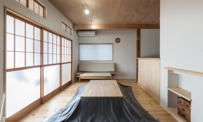 １階リビング｜築９０年の木造住宅を二世帯にリノベーション：『横須賀市久里浜・戸建二世帯リノベーション』