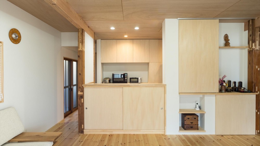 築９０年の木造住宅を二世帯にリノベーション：『横須賀市久里浜・戸建二世帯リノベーション』 (１階キッチン)