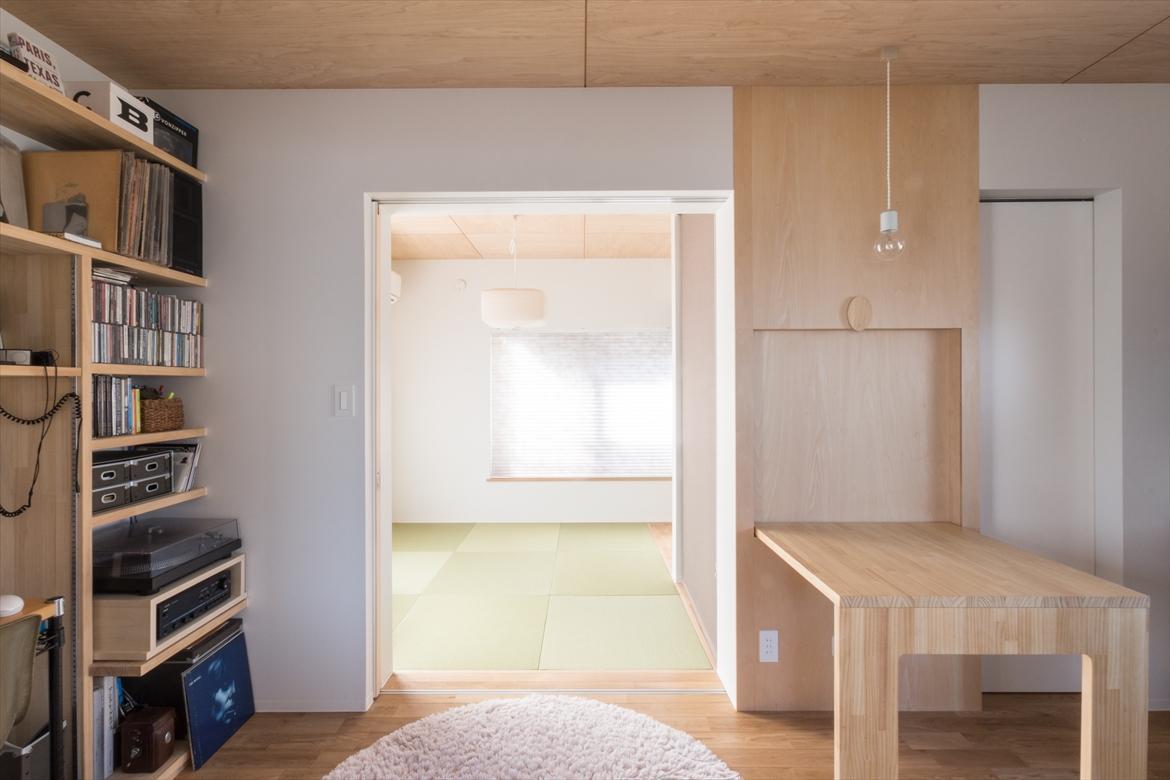 リビングダイニング事例：２階リビング（築９０年の木造住宅を二世帯にリノベーション：『横須賀市久里浜・戸建二世帯リノベーション』）