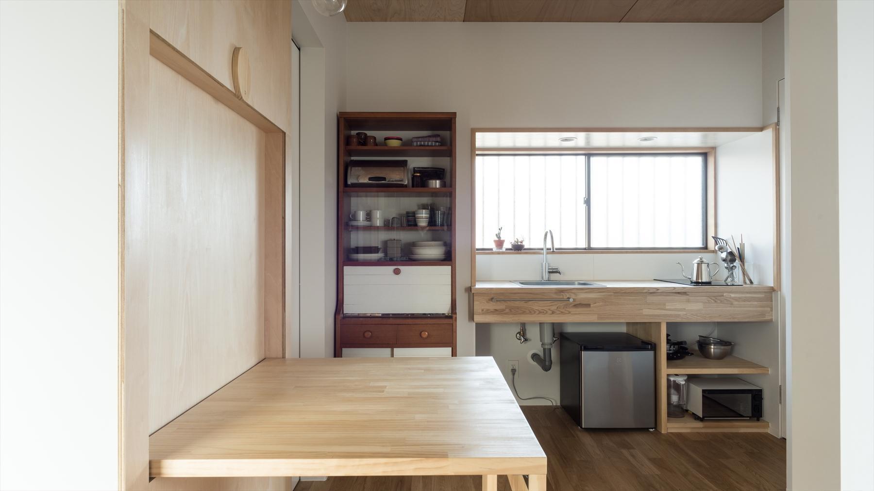 キッチン事例：２階リビング（築９０年の木造住宅を二世帯にリノベーション：『横須賀市久里浜・戸建二世帯リノベーション』）