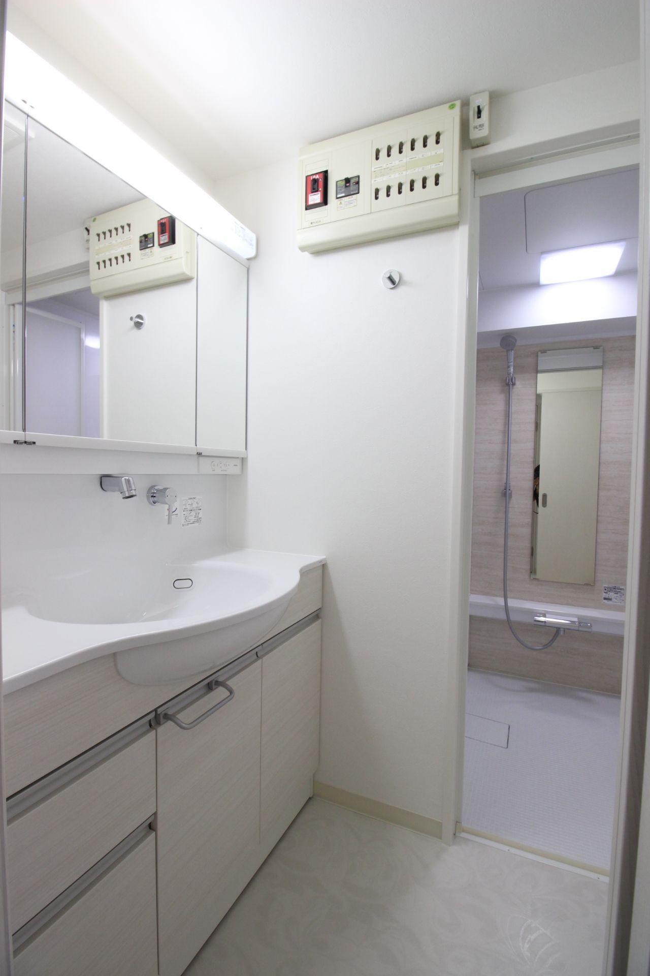 バス/トイレ事例：洗面室（ロフト＋W.I.C.のある、よくばり1DK！30平米の空間を有効利用。）