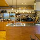 『平屋一軒家のリノベーション』の写真 見せるキッチン収納