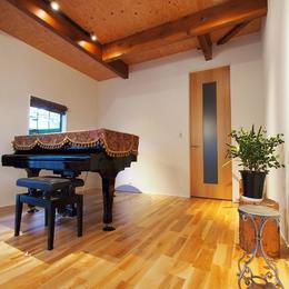 ピアノスペース (別荘空間を楽しむ家)