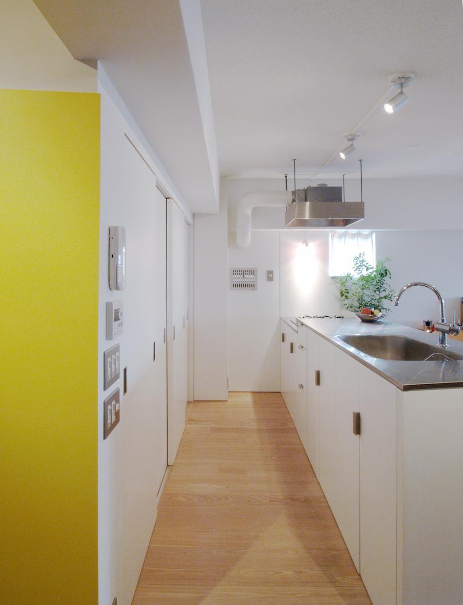 キッチン事例：キッチン（slicey-水色と黄色で楽しい1LDKに）