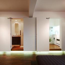 alumina-高級家具が主役のシンプルな空間 (キッチン)