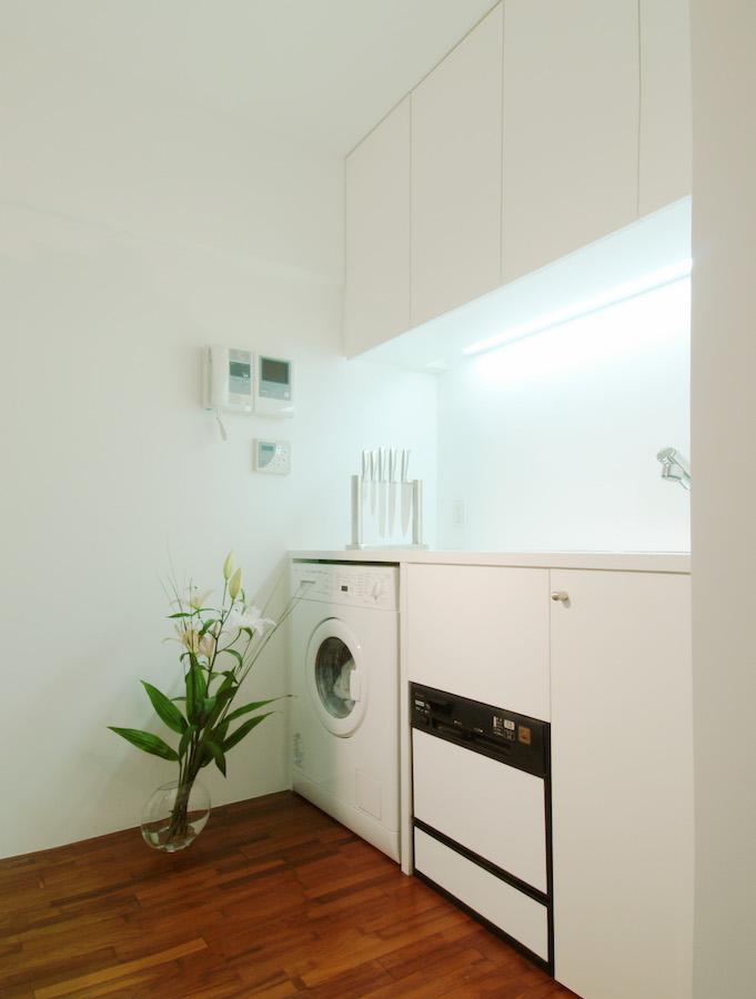 キッチン事例：キッチン（alumina-高級家具が主役のシンプルな空間）