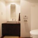 alumina-高級家具が主役のシンプルな空間の写真 トイレ
