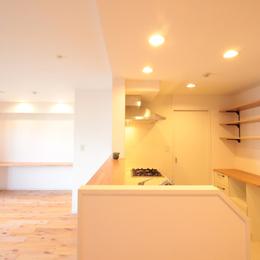 横浜の築浅マンション　アルダー無垢材で素朴な空間に (LDK)