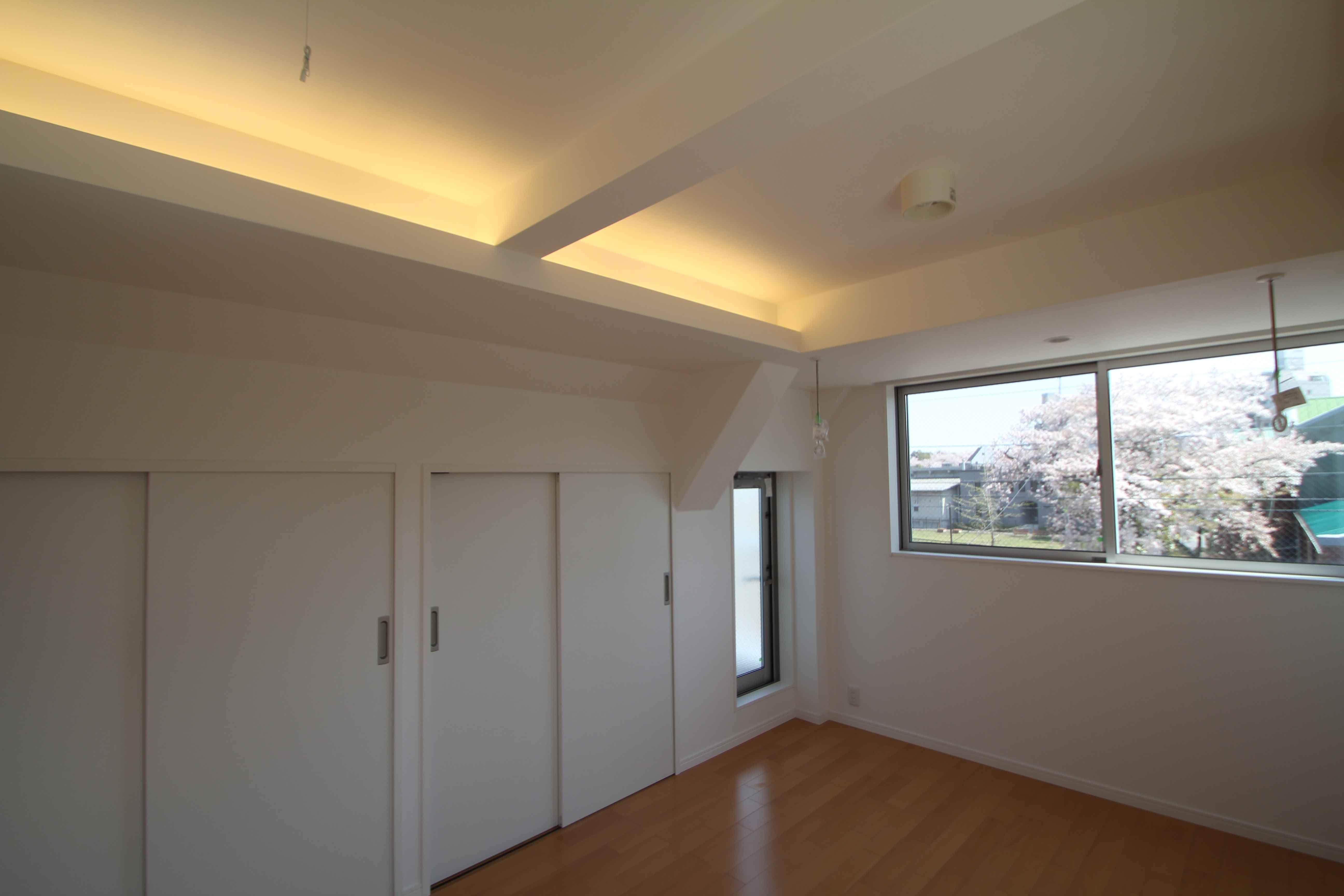 ベッドルーム事例：寝室｜東京都北区（桜を眺める、中庭のある３階建ての家）