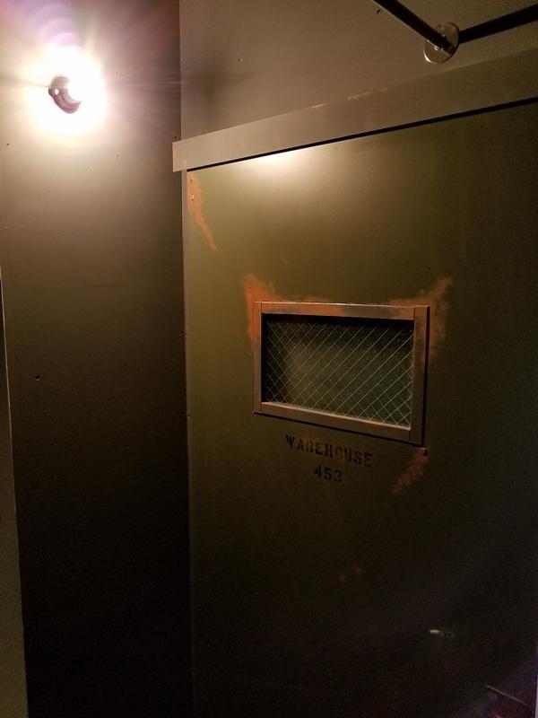 その他事例：鉄扉風木製ドア（Timeless in Koshien 「そこは昔倉庫やカフェとして使われていた・・・」）