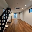 世田谷区N様邸 輸入タイルや3種類の床材など素材を楽しむ家の写真 2Ｆ：LDK