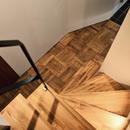 世田谷区N様邸 輸入タイルや3種類の床材など素材を楽しむ家の写真 スクールパケットの床