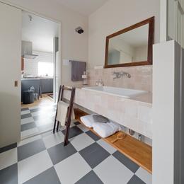 兵庫県A邸 -DENスタイルが凝縮された住まい--洗面室