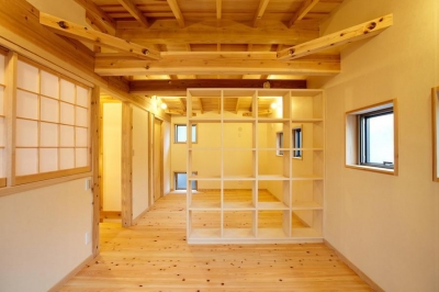 子供部屋 (結　〜丸窓のある木の家〜)