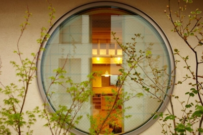 丸窓 (結　〜丸窓のある木の家〜)