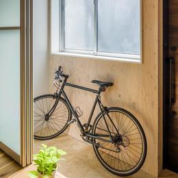 築80年！空き家を再生した「リノベーションアパートメント」～小屋のような家・小屋空間で人気～ (土間のある部屋：自転車が置ける室内空間)