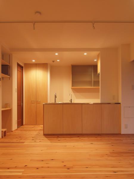 池田 郁夫「杉床と広々とした造作キッチンのある部分リフォーム」