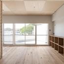 中庭を望むキッチンのあるビンテージマンションリノベ：『桜台ビレジリノベーションvol.4』（横浜市青葉区）の写真 寝室