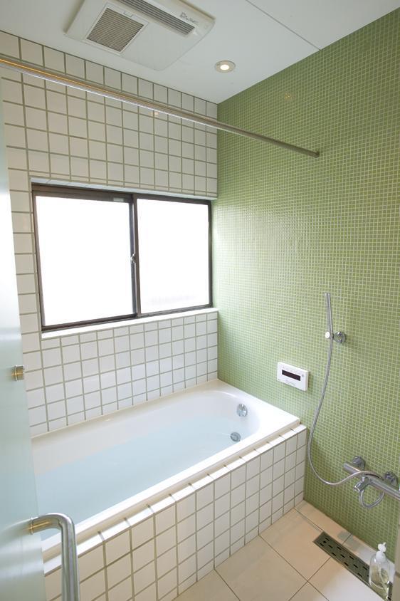 バス/トイレ事例：浴室（SUBACO-路地裏の薄暗い２ＬＤＫを「光と風にあふれた家」に）