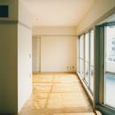 写真家の住まい、ビンテージマンションリノベ：『桜台ビレジリノベーションvol.1』（横浜市青葉区）の写真 リビング、テラス