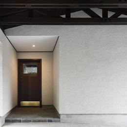 箱根板橋Ｓ邸－高台に建つヴォーリズ建築へのオマージュ－-玄関前