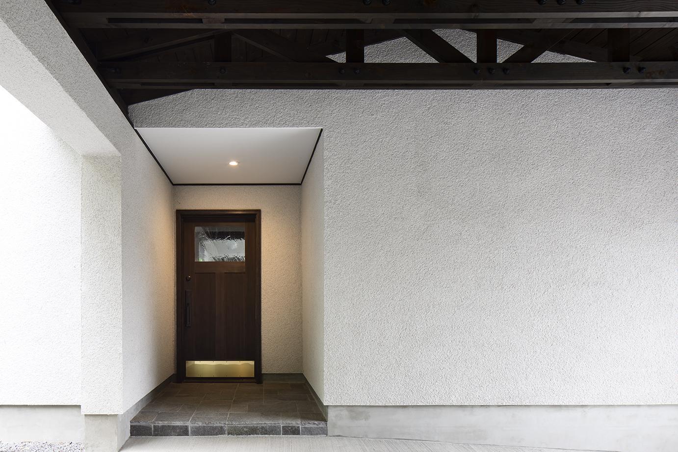 玄関事例：玄関前（箱根板橋Ｓ邸－高台に建つヴォーリズ建築へのオマージュ－）