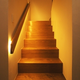 世代交代した井草の家-階段室