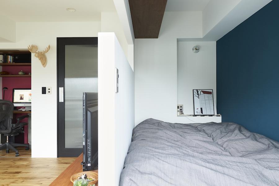 ベッドルーム事例：ベッドルーム（K邸-３６平米でも広々＆収納たっぷり。ホテルのようなワンルーム）