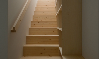 House F (1〜2階階段)