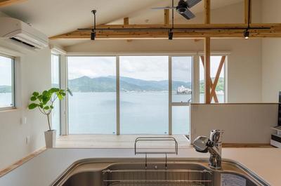キッチン (『安芸津の家2』海を眺める島の家)