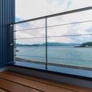 『安芸津の家2』海を眺める島の家の写真 ウッドデッキ