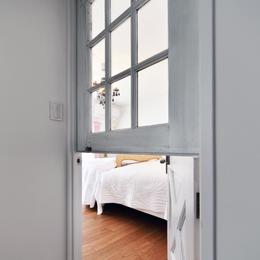 アンティーク素材×インテリアでつくる70年代アメリカンヴィンテージスタイル (寝室)